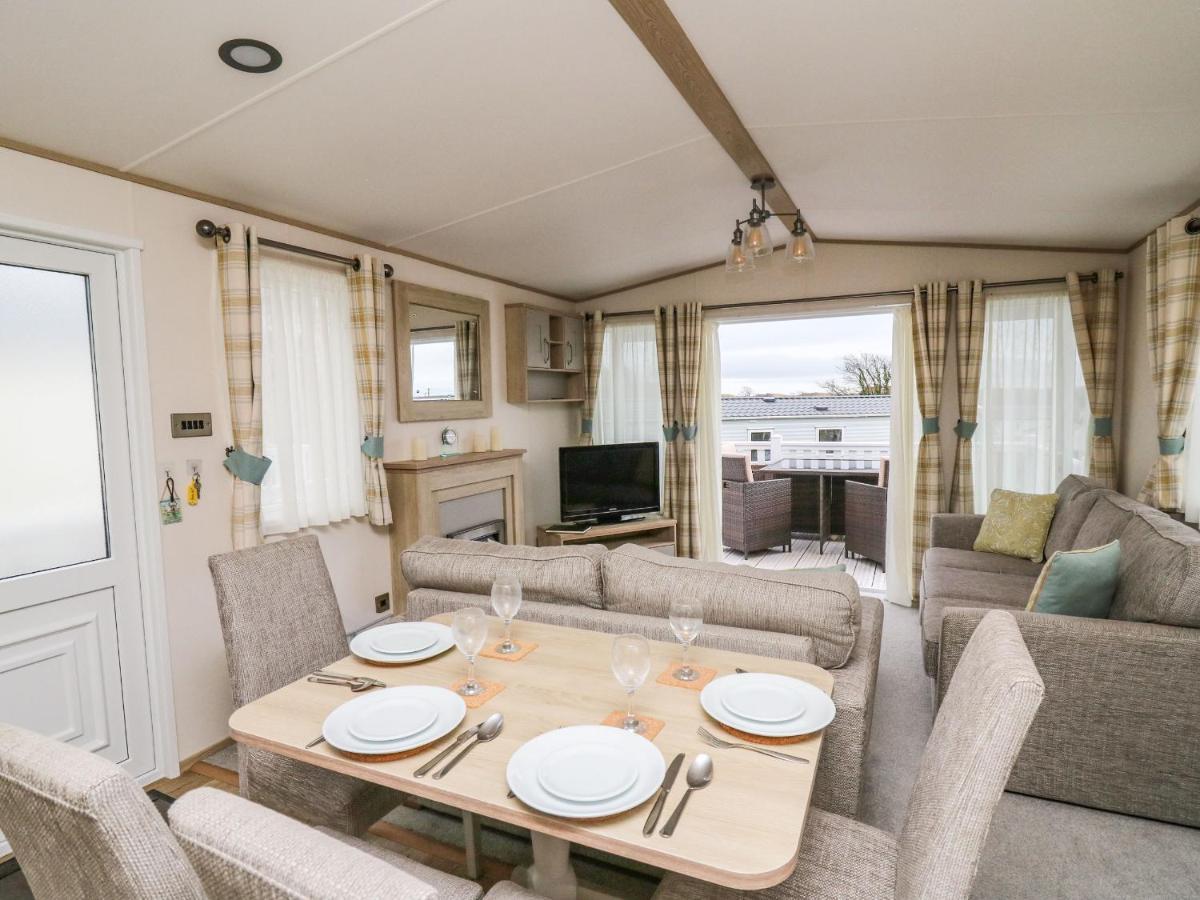 Balmoral Villa Pendine Bagian luar foto