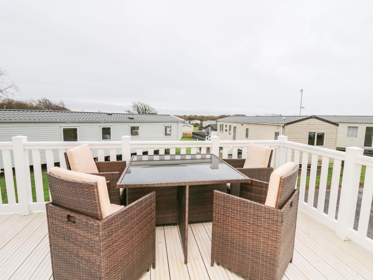 Balmoral Villa Pendine Bagian luar foto